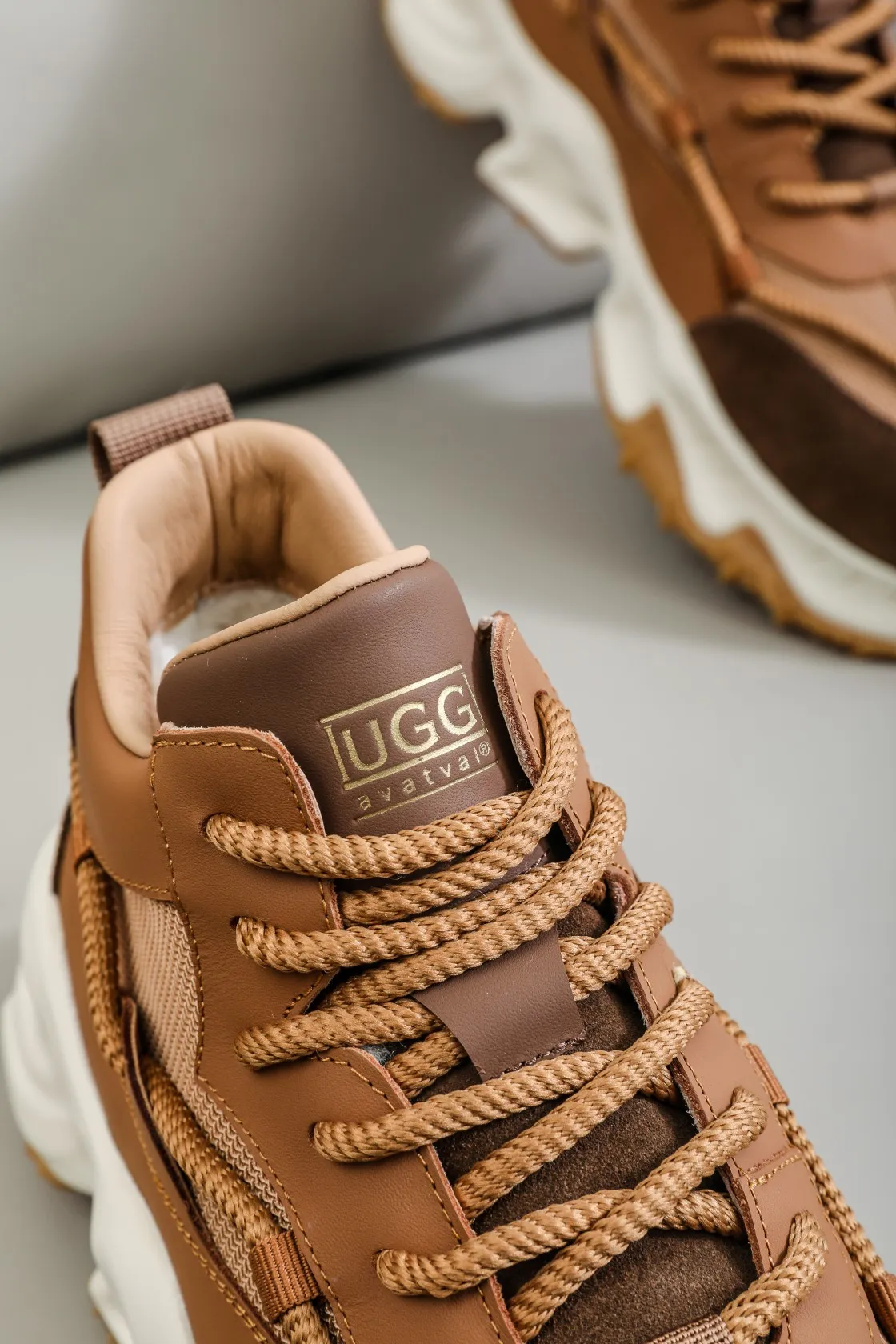 Men's shoes 💰620 IUGGI Heavy-duty thick-soled dad shoes EVA foam outsole Rarely seen on the market Retro version Very good-looking on the feet Mainly because it is so classy All-sheep fur lining Thick sole plate Super soft rebound Model 6081 Men's model 39-44 [issued]